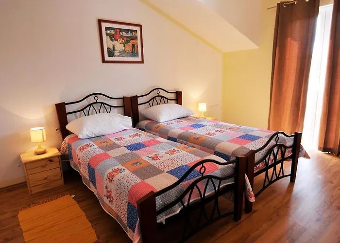 Fiorenini 2 شقة *